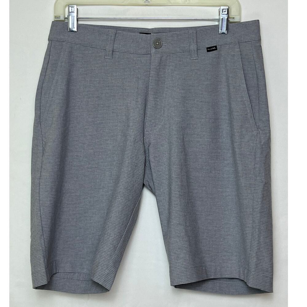 Travis Mathew Men’s 30 Gray Sand Harbor 9” Striped Golf Shorts 1MW397 Casual
